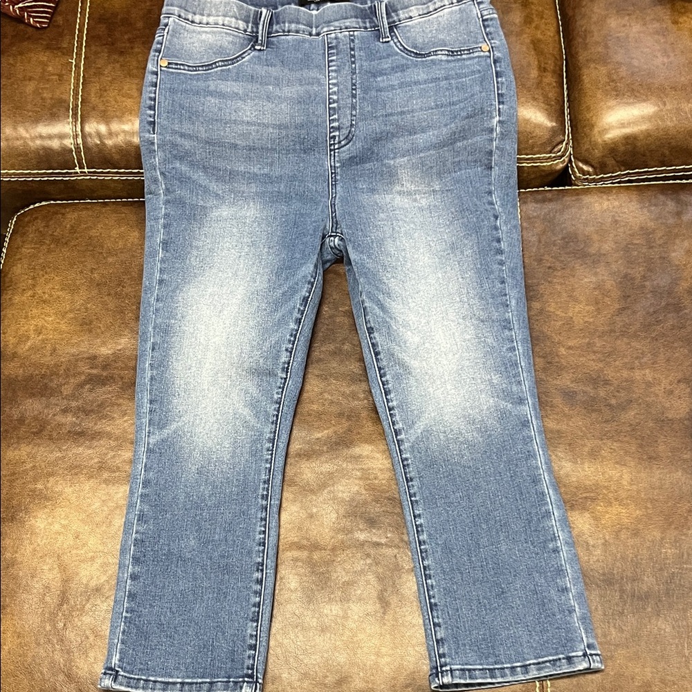 JUDY BLUE 11/30 SKINNY FIT CAPRI NWOT